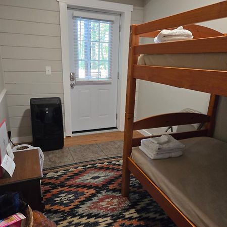 Hotel Barefoot Hills Dahlonega Exterior foto