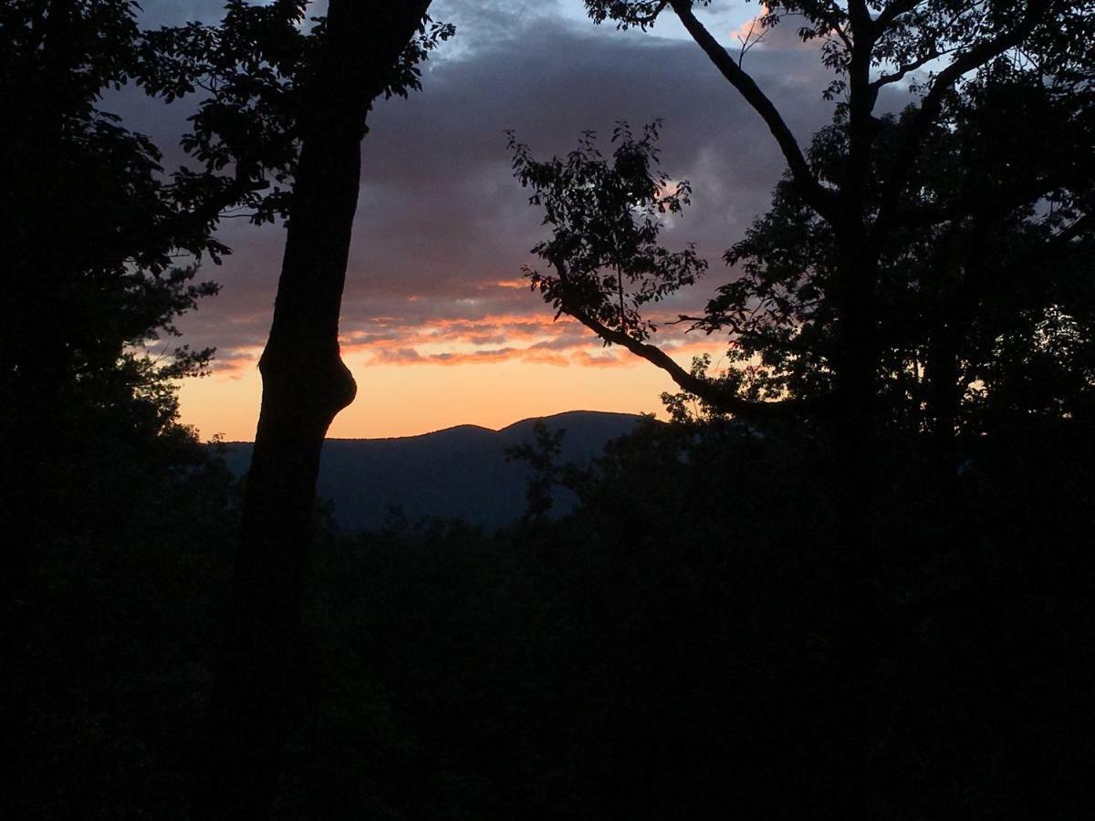 Hotel Barefoot Hills Dahlonega Exterior foto